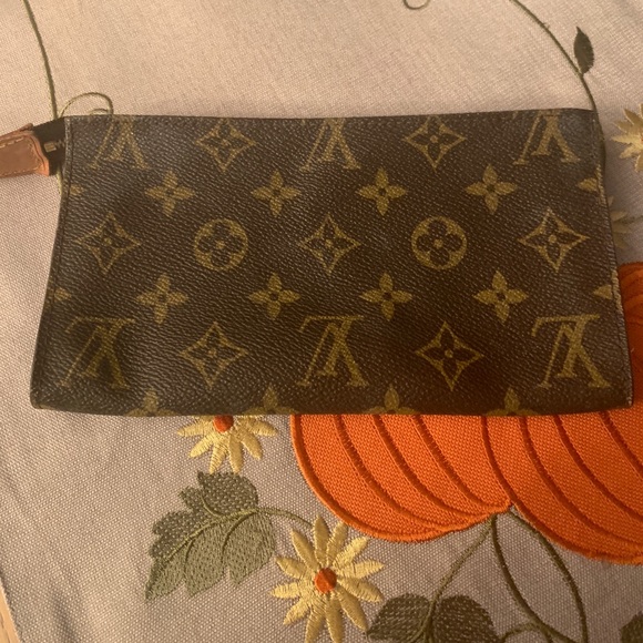 SOLD Louis Vuitton Large Bucket Pouch SOLD - Picture 2 of 8